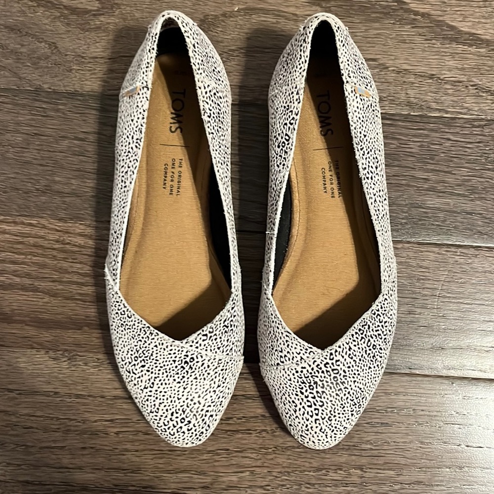 Excellent condition Toms flats